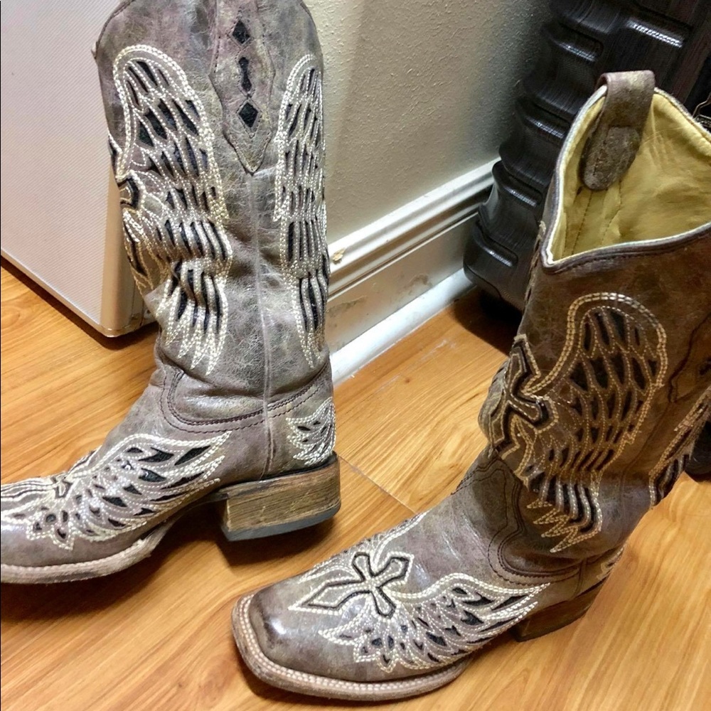 Corral Boots angle wing square toe